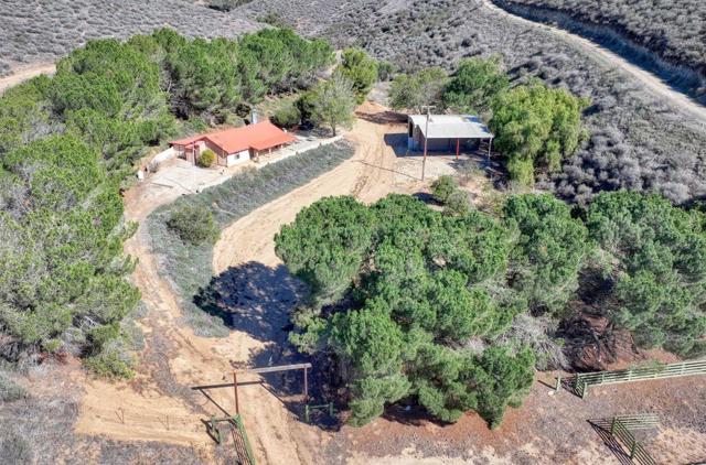 33900 Fabry Road, Soledad CA: https://media.crmls.org/mediaz/fe405385-68a5-4326-aa2f-21dcdd4d0398.jpg