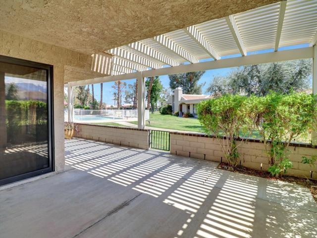 35738 Calle Montigo, Cathedral City CA: https://media.crmls.org/mediaz/fe4070d9-d1e6-4927-9182-29d44bd83e55.jpg