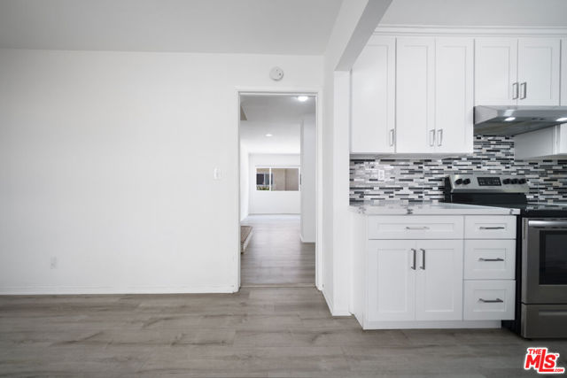 7631 Reseda Boulevard, Reseda CA: https://media.crmls.org/mediaz/fe40bbe8-e5c3-44e2-9331-d30e172570ab.jpg