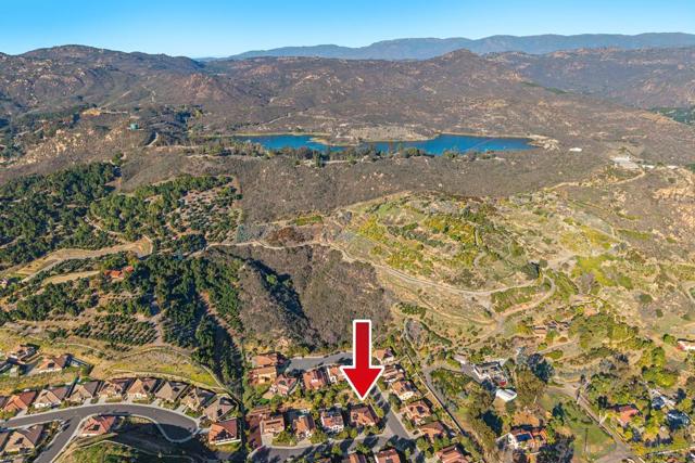 2690 Ponderosa Ct, Escondido CA: https://media.crmls.org/mediaz/fe40c821-3857-4131-b235-933ea540d9e0.jpg