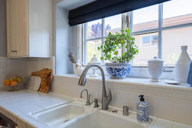 25547 Meadowview Circle,  CA: https://media.crmls.org/mediaz/fe40cc77-d4d0-4243-bd4e-f9feb82c86c9.jpg