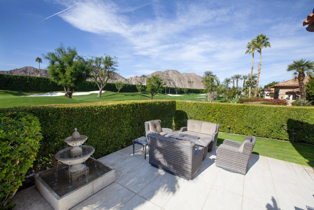 48225 Via Solana, La Quinta CA: https://media.crmls.org/mediaz/fe40e700-73ea-43fa-9dfd-adbc931cec60.jpg