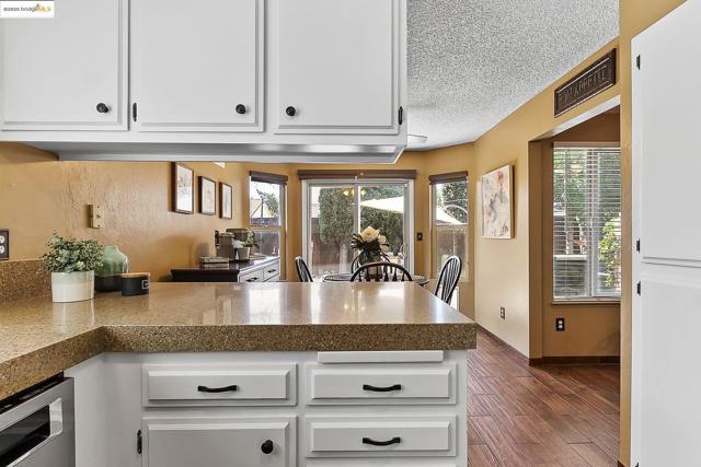 53 Zinfandel Ct, Oakley CA: https://media.crmls.org/mediaz/fe40f81f-aa63-4afd-8238-b6c1fe52a6df.jpg