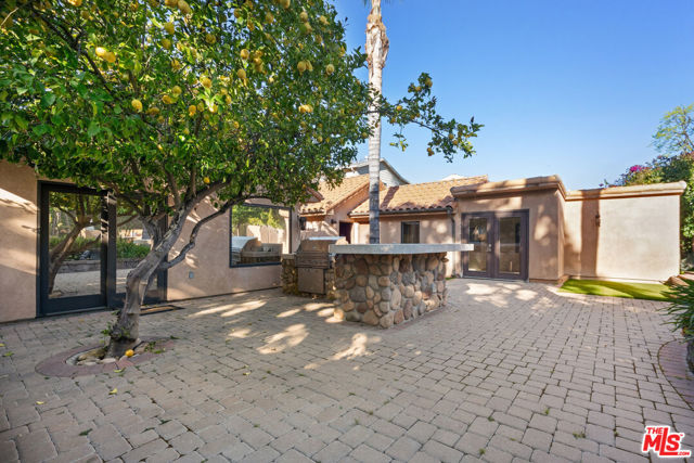 14710 Greenleaf Street, Sherman Oaks CA: https://media.crmls.org/mediaz/fe4134b2-59ca-4cd4-8b86-1b9ee8f55cb7.jpg