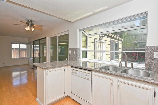4919 Mohr Ave, Pleasanton CA: https://media.crmls.org/mediaz/fe417466-3244-47f9-a86b-ee140c012c6d.jpg