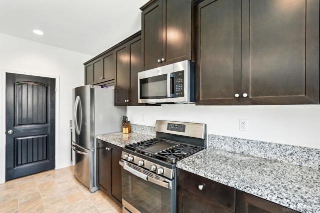 30499 Ridgely Way, Menifee CA: https://media.crmls.org/mediaz/fe417ed6-89ad-41a8-8358-d5ca29cdcf06.jpg