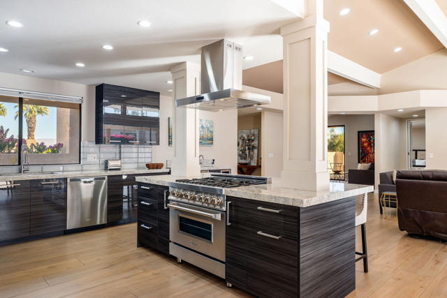 72815 Somera Road, Palm Desert CA: https://media.crmls.org/mediaz/fe427d06-4633-4a6f-807b-009d92b9f0a5.jpg