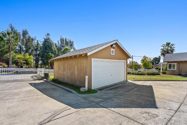 1995 Old Calaveras Road, Milpitas CA: https://media.crmls.org/mediaz/fe429cb6-3bf6-41f2-9122-d24fb8fdd3d3.jpg