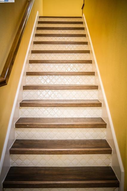 3252 Carpenter Way, San Ramon CA: https://media.crmls.org/mediaz/fe42bf40-b385-4288-96cd-f9e9f24f6d7c.jpg