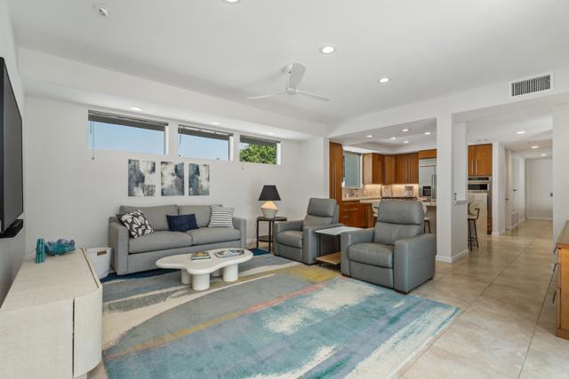 75301 Montecito Drive, Indian Wells CA: https://media.crmls.org/mediaz/fe42e335-3486-43b1-a9a7-596b8abf2bd1.jpg