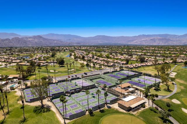40960 La Costa W Circle, Palm Desert CA: https://media.crmls.org/mediaz/fe4384a9-28b8-403d-9af2-a6d9a064fb48.jpg