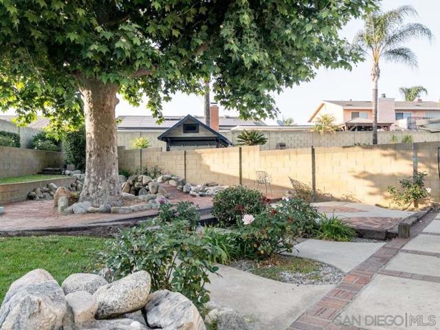 1626 S Boulder Ave, Ontario CA: https://media.crmls.org/mediaz/fe44180e-5bc4-4af0-81fb-102eaa24235f.jpg