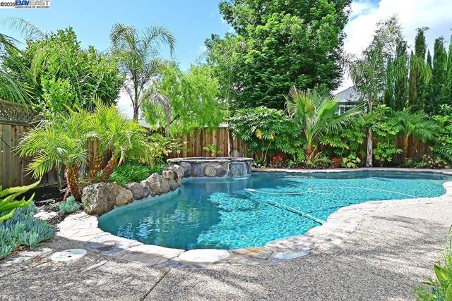 2405 Vintage Lane, Livermore CA: https://media.crmls.org/mediaz/fe443010-072a-4848-8572-053ddca3b3f3.jpg