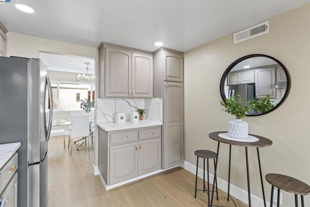 5139 Dryden Ct, Newark CA: https://media.crmls.org/mediaz/fe4443b0-6ad1-41b9-a21e-06671042ca2f.jpg
