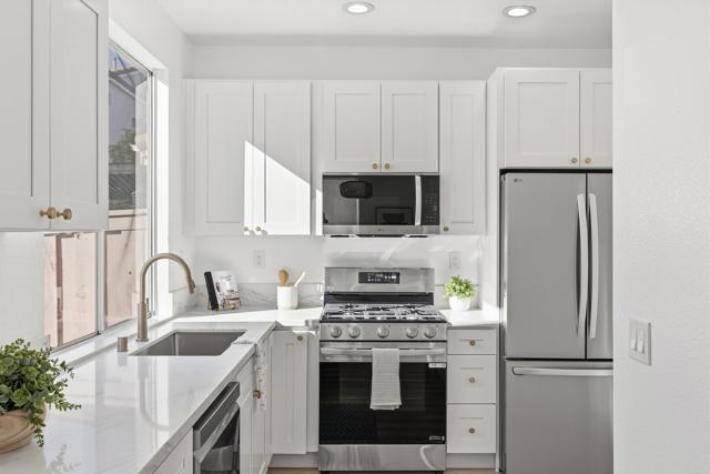 Detail Gallery Image 7 of 27 For 8727 Westmore Rd #24,  San Diego,  CA 92126 - 3 Beds | 2/1 Baths