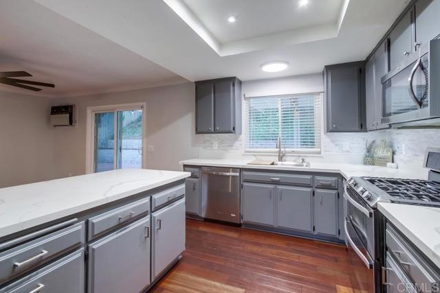 444 Victoria Place, Vista CA: https://media.crmls.org/mediaz/fe4476c1-a5e7-4f0c-8a78-7f4944b63e66.jpg