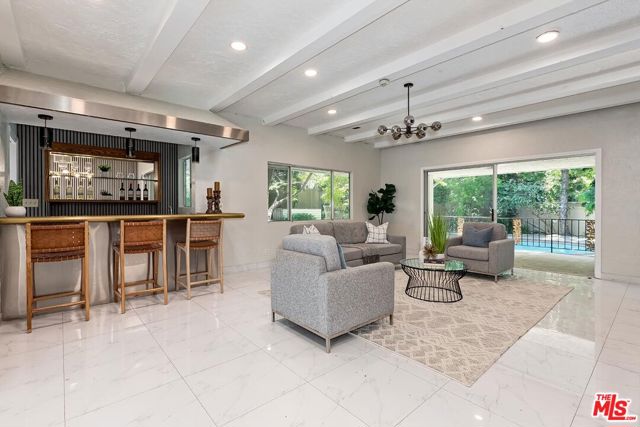 11410 Canton Drive, Studio City CA: https://media.crmls.org/mediaz/fe45702d-255f-4e37-80c7-9538c8b34337.jpg