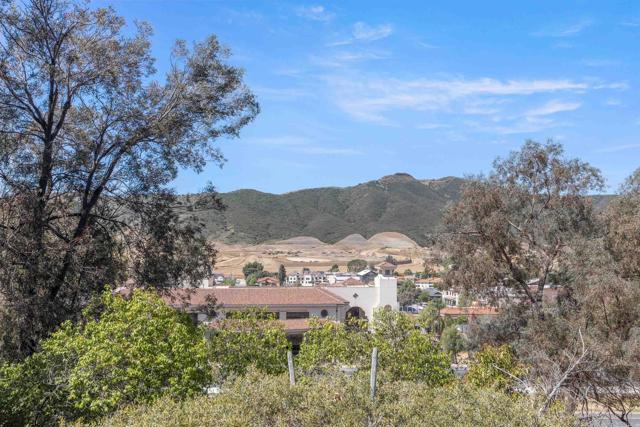 43075 Corte Fresca, Temecula CA: https://media.crmls.org/mediaz/fe4572d3-57cf-405a-8a43-a52cd4633b1a.jpg