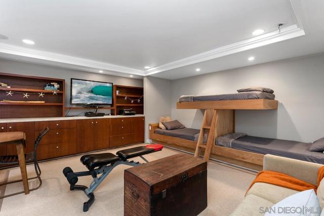 111 Little Orphan Aly, Del Mar CA: https://media.crmls.org/mediaz/fe457479-1968-4cf1-b7a9-4d055287f322.jpg