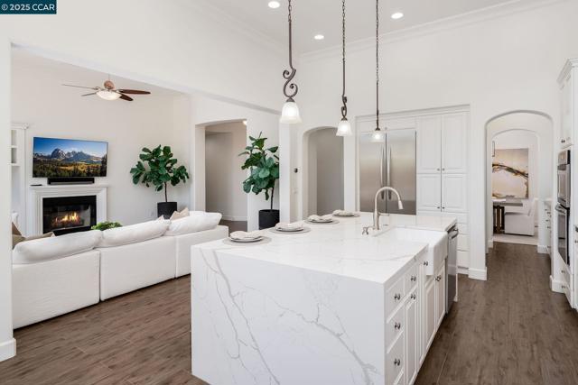 3467 Cashmere Street, Danville CA: https://media.crmls.org/mediaz/fe4581db-3c8f-490f-9e4e-d3a7ad51a817.jpg