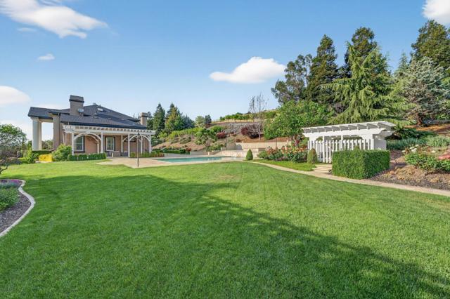 9540 Via Del Oro, Gilroy CA: https://media.crmls.org/mediaz/fe4668bf-6d2a-4a87-80a7-2d602320151a.jpg