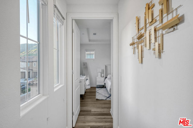 20818 W Bur Oak Circle, Porter Ranch CA: https://media.crmls.org/mediaz/fe4673a0-7af8-4ada-9e78-a41283bc32c1.jpg