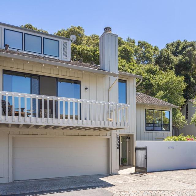 28086 Barn Way, Carmel CA: https://media.crmls.org/mediaz/fe469e1f-c457-4ee8-9348-5d93355aa011.jpg
