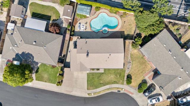 7527 Sutton Lane, Dublin CA: https://media.crmls.org/mediaz/fe46a8e2-34d7-421c-bc82-51dfb98413d4.jpg