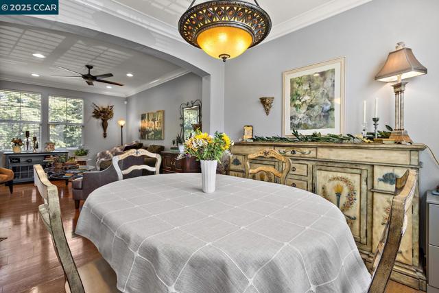 26 Warhol Way, Pleasant Hill CA: https://media.crmls.org/mediaz/fe472be2-ec9d-4b0a-a390-e08ecca67bd8.jpg
