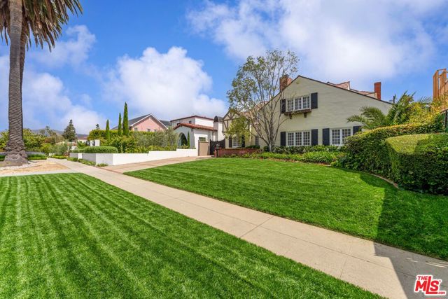 217 17th Street, Santa Monica CA: https://media.crmls.org/mediaz/fe47691d-0193-46ab-abd6-6954b07ae833.jpg
