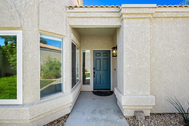 48205 Vista De Nopal, La Quinta CA: https://media.crmls.org/mediaz/fe4788c0-561d-4e1c-ad28-d628a8a6fb54.jpg