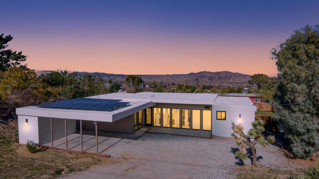 61004 Prescott Trail, Joshua Tree CA: https://media.crmls.org/mediaz/fe479b7b-5a06-4da1-bc6b-644e74bb6088.jpg
