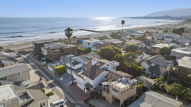 999 Waterbury Lane, Ventura CA: https://media.crmls.org/mediaz/fe47d73b-3853-4ea8-89bb-499b9777a472.jpg
