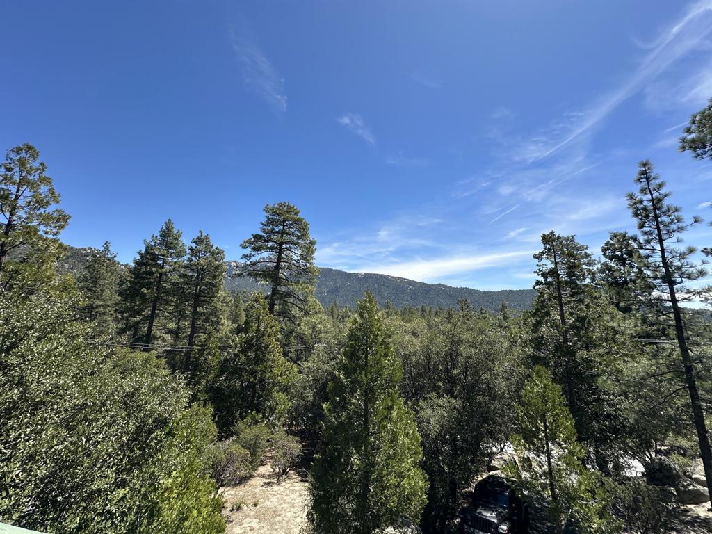 https://media.crmls.org/mediaz/fe47f201-b784-4e2f-a72c-d46870ae507c.jpg?preset=X-Large