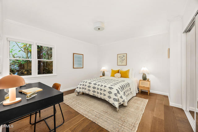 325 S Oak Avenue, Pasadena CA: https://media.crmls.org/mediaz/fe481ac3-d9f9-4847-a61f-6db20138fbab.jpg
