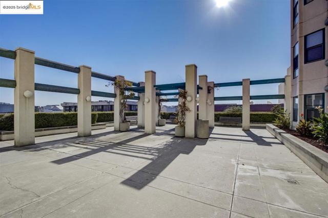 989 Webster Street, Oakland CA: https://media.crmls.org/mediaz/fe48326c-c34e-4e95-b991-a3403c2f096c.jpg
