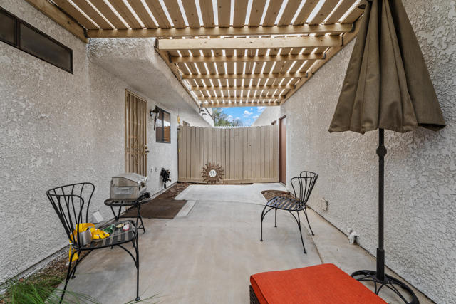 34324 Laura Way, Rancho Mirage CA: https://media.crmls.org/mediaz/fe484656-09d4-4cbc-a610-91529b79a7ea.jpg