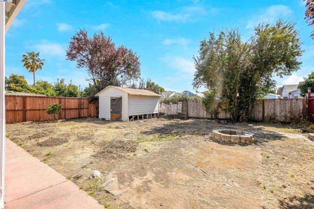 23639 Odom Dr, Hayward CA: https://media.crmls.org/mediaz/fe4853f4-50e6-479a-9896-6a2e7383958f.jpg