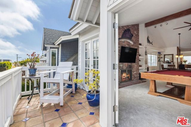 459 35th Street, Manhattan Beach, California 90266, 5 Bedrooms Bedrooms, ,3 BathroomsBathrooms,Residential,Sold,35th,25586389