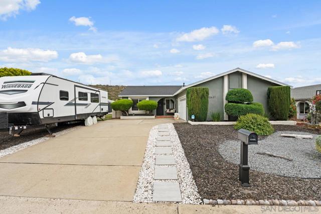 13637 Los Olivos Ave, Poway CA: https://media.crmls.org/mediaz/fe49d3d8-dc98-4d69-913d-ab2299de9eb8.jpg