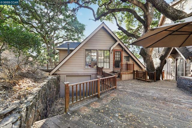 58 Saint Andrews Ln, Alamo CA: https://media.crmls.org/mediaz/fe49f402-ad2c-4a87-8c0c-4fc4debdb42e.jpg