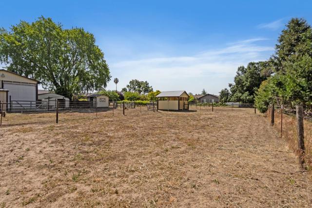 220 Holliday Drive, Hollister CA: https://media.crmls.org/mediaz/fe4bd039-5ebd-485f-b3bb-33665e79a0c2.jpg