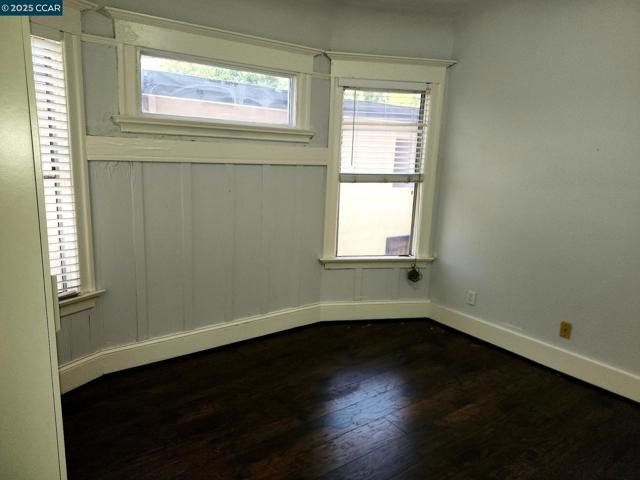 2510 E 21st ST, Oakland CA: https://media.crmls.org/mediaz/fe4be505-022d-4cfd-87fc-25164a1a73c3.jpg
