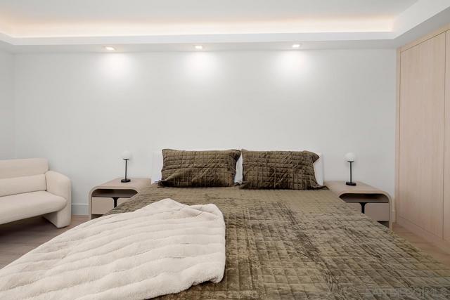 1820 Avenida Del Mundo, Coronado CA: https://media.crmls.org/mediaz/fe4be694-b52f-4031-8729-588a9af17498.jpg
