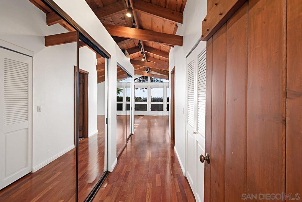 573 Amphitheatre Dr - photo 16
