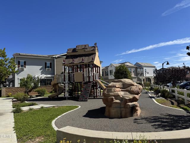 Detail Gallery Image 63 of 67 For 130 Farmhouse Dr #2,  Simi Valley,  CA 93065 - 3 Beds | 2/1 Baths