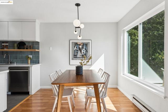424 Staten Ave, Oakland CA: https://media.crmls.org/mediaz/fe4cef99-df01-417c-b358-664d3b344f9e.jpg