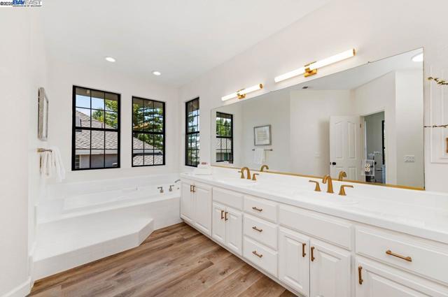 942 Finovino Ct, Pleasanton CA: https://media.crmls.org/mediaz/fe4d5a8e-2c15-4859-add6-9b6f59aeb127.jpg