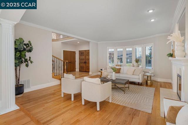 260 Edinburgh Cir, Danville CA: https://media.crmls.org/mediaz/fe4daa6c-200a-499b-bf35-0b26f827934b.jpg