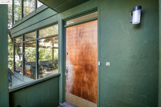 1730 Highland Pl, Berkeley CA: https://media.crmls.org/mediaz/fe4e00e2-9a4e-4d3e-8385-292ea92d1f51.jpg
